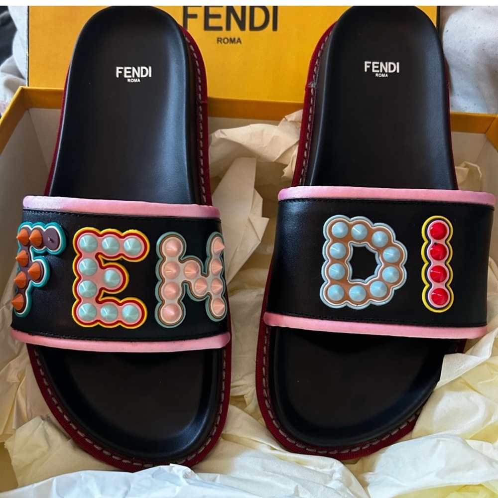 Fendi Flip Flop Leather Studded Logo Open Toe Size 39 missing a stud on the F